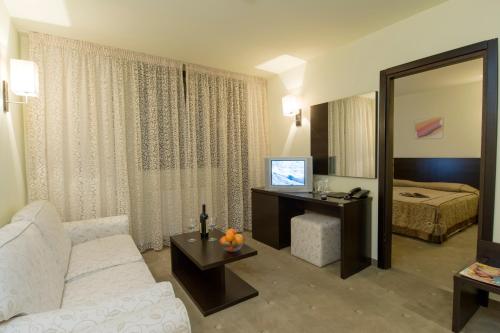 Suite (2 Adults + 2 Children)