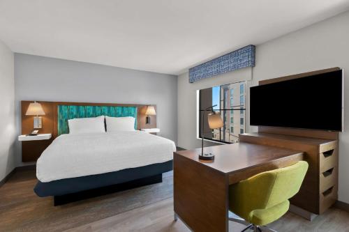1 king bed, 1 sofa bed