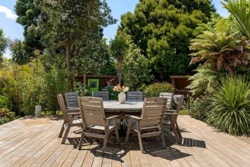 The Grass is Greener Getaway - Private Hot Tub