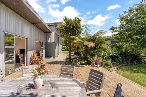 The Grass is Greener Getaway - Private Hot Tub