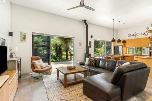 The Grass is Greener Getaway - Private Hot Tub