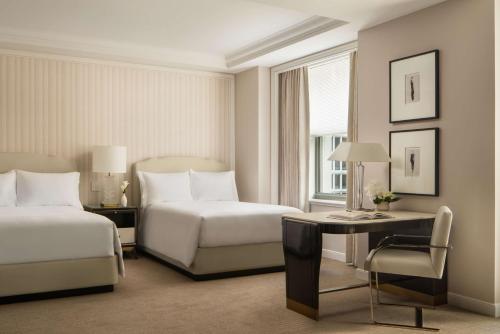 Deluxe Room with Two Double Beds image 3
