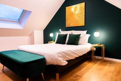 Grand loft familial 4 chambres avec parking prive in Rue de Rouen