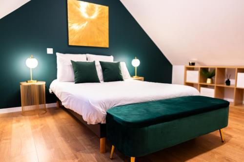 Grand loft familial 4 chambres avec parking prive in Rue de Rouen