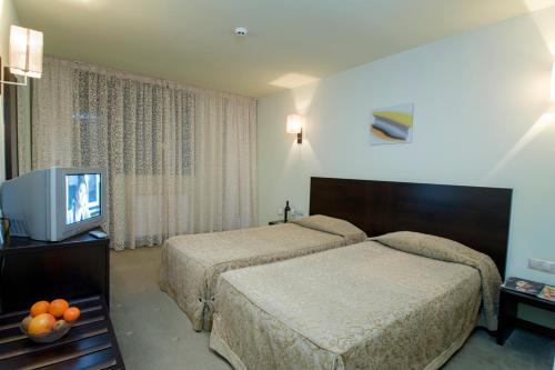 Twin Room (2 Adults)