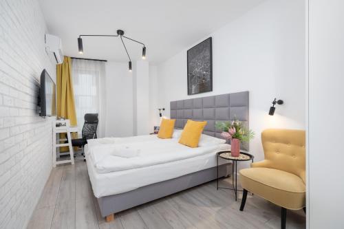 Cracow Miodowa 42 Elegant Studios by Noclegi Renters, Cracovia
