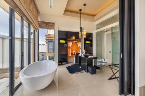 Deluxe InOcean Infinity Pool Villa - Enjoy 50% seaplane discount for 2 pax (Book Stay period: 10 July - 30 Sep 2025) image 9