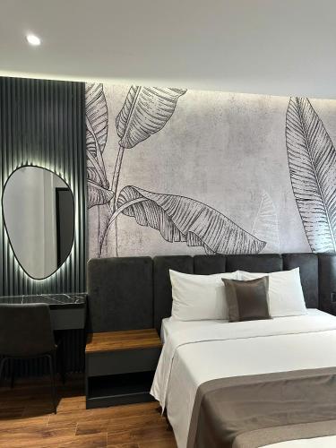 Deluxe Double Room image 2