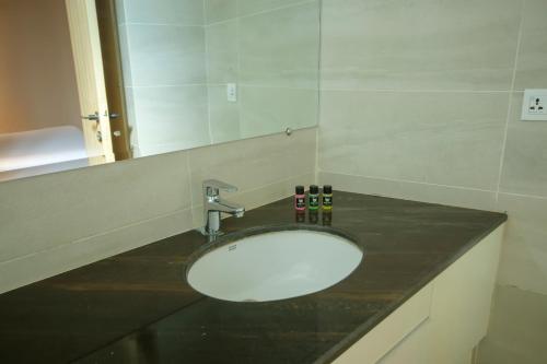 2-Bedroom Luxury Apartment - The Opus Luxury Residences by Book N Rent - image 6