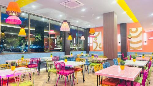 Restaurant, Yellow Bee Resort Cililitan in Pasar Minggu