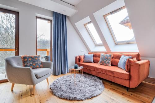 1 queen bed, 1 sofa bed