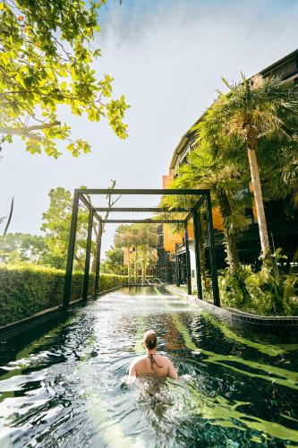 Swimming pool, Hivetel near Phuket Zoo