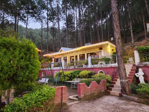 Pine Valley Resort – khách sạn tại Kharar