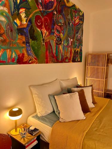 Green balcony & king size bed, Prague (photo 9)