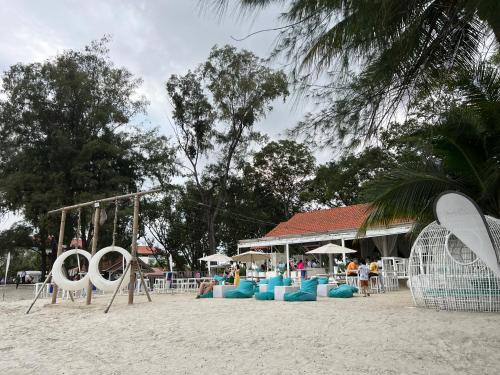 Surrounding environment, VitaminSEA7 Forest View 6PAX Studio Netflx B-3A-3A in Kuantan