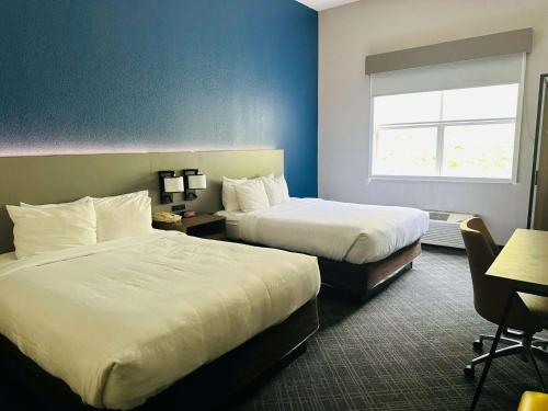 Queen Room with Two Queen Beds - Accessible/Non-Smoking