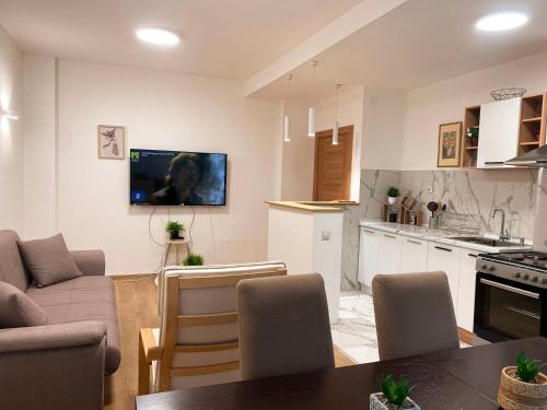 Ira's Square 2 Bedroom Apt Free Parking, Skopje (photo 8)