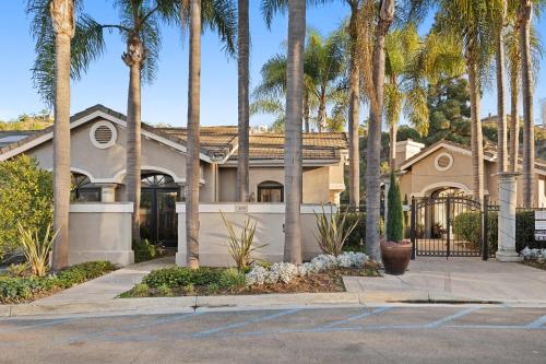 Del Mar Deluxe Palace