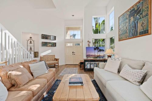 Del Mar Deluxe Palace