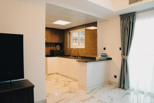 The Springs 14-Charming 2-Bedroom Villa in By Al sarya Holiday Home, Dubai (photo 5)