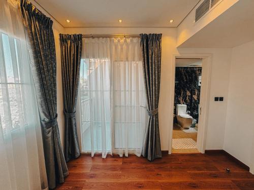 The Springs 14-Charming 2-Bedroom Villa in By Al sarya Holiday Home, Dubai (photo 7)