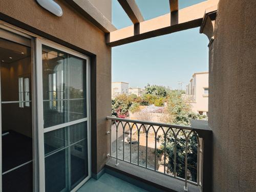 The Springs 14-Charming 2-Bedroom Villa in By Al sarya Holiday Home, Dubai (photo 9)