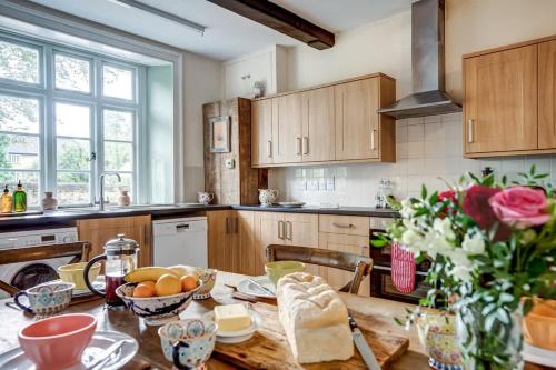 The Bladon Farmhouse - Tap to explore photos