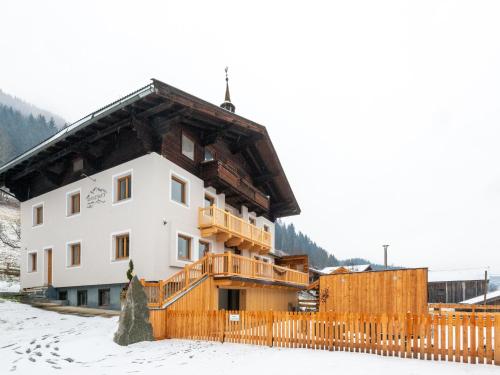 Bauenhaus with swimming pond and hot tub - Location saisonnière - Dorf