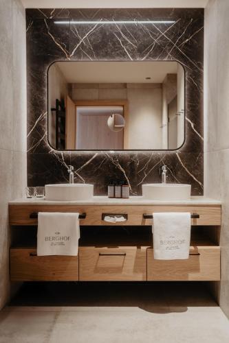 Verwöhnhotel Berghof - image 11