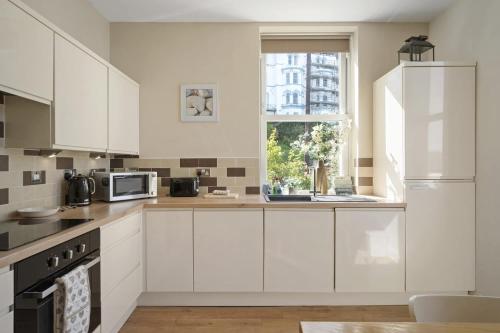 Modern Apartment Private Parking Walk to Beach in Bideford