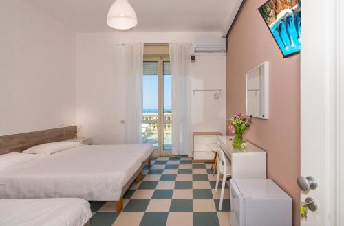 11 twin beds