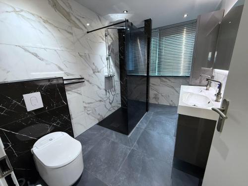 douche, Moderne woning Drachten 3 slaapkamers dichtbij centrum parking voor de deur in Drachten