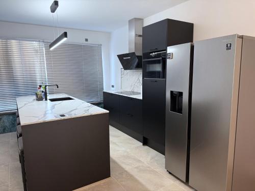 keuken, Moderne woning Drachten 3 slaapkamers dichtbij centrum parking voor de deur in Drachten