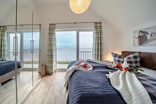 Maisonette Fewo Kapteins Lounge by Seeblick Ferien ORO, Rundum Wasser, 6Pers, Sauna, Kamin in Olpenitz