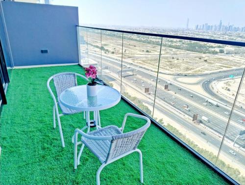 RBE Vacation Homes-Enjoy Marina View- Binghatti Corner, Dubai (photo 8)