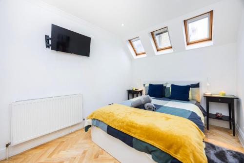 West Kensington 2BR Steps to Tube Sleeps 7 - image 13