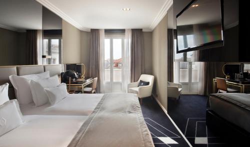 Deluxe Double or Twin Room image 2