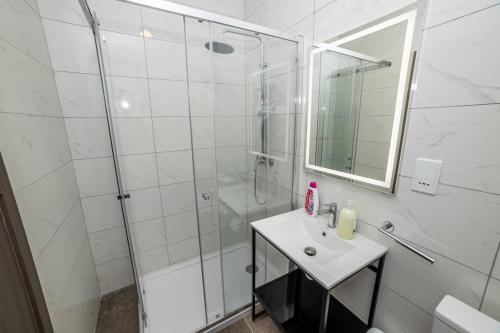 Charming Apartment with Country view 2BR - by HostMT 5