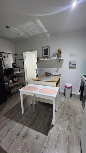 Entire Place 2BR 1BATH 1PARKING in Box Hill South