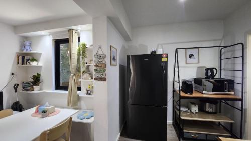 Entire Place 2BR 1BATH 1PARKING in Box Hill South