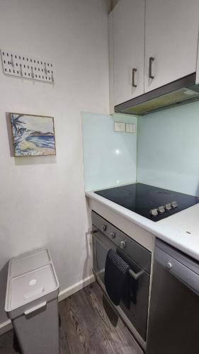 Entire Place 2BR 1BATH 1PARKING in Box Hill South