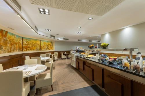 Barcelona Hotel Colonial - image 6