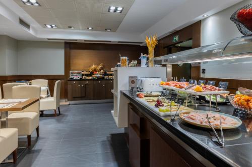 Barcelona Hotel Colonial - image 7