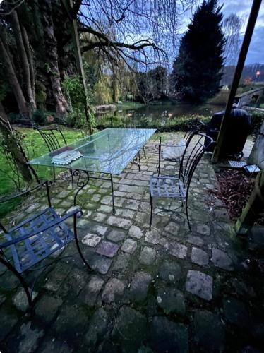 Un secret bien gardé (Un secret bien garde) in Bois D Arcy