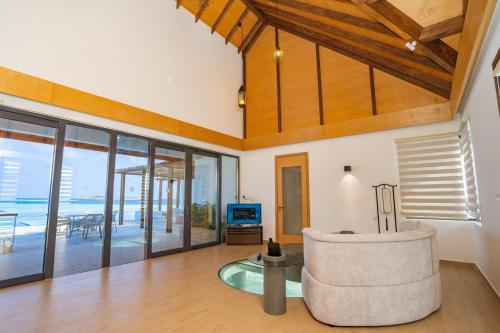 Facilities, NOOE Maldives Kunaavashi in Vaavu Atoll