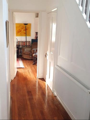 샤워실, Cosy Cottage with Large Garden I Semi Rural Retreat! Nearby Countryside, Beaches & Goodwood - Chiche in 이스트본