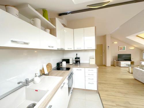Old City Views - Luxury 2BDR Apt & Free Parking, Sofia (Foto 3)