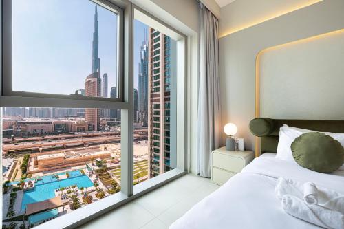 Downtown Dreams Burj Khalifa View with Dubai Mall, Pool & Free Parking, Дубай