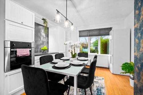 Stylish Three Bedroom House - Accommodates 7 - Parking - Garden - Recently Renovated 162S, Birmingham (foto 7)