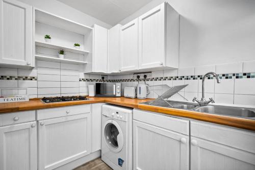Stylish Three Bedroom House - Accommodates 7 - Parking - Garden - Recently Renovated 162S, Birmingham (foto 8)